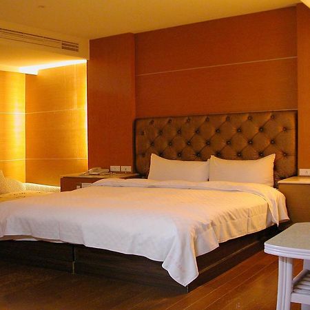Zaw Jung Business Hotel Đài Trung Ngoại thất bức ảnh