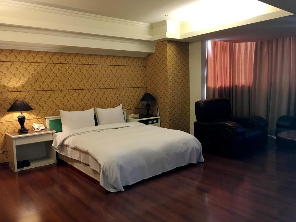 Zaw Jung Business Hotel Đài Trung Ngoại thất bức ảnh